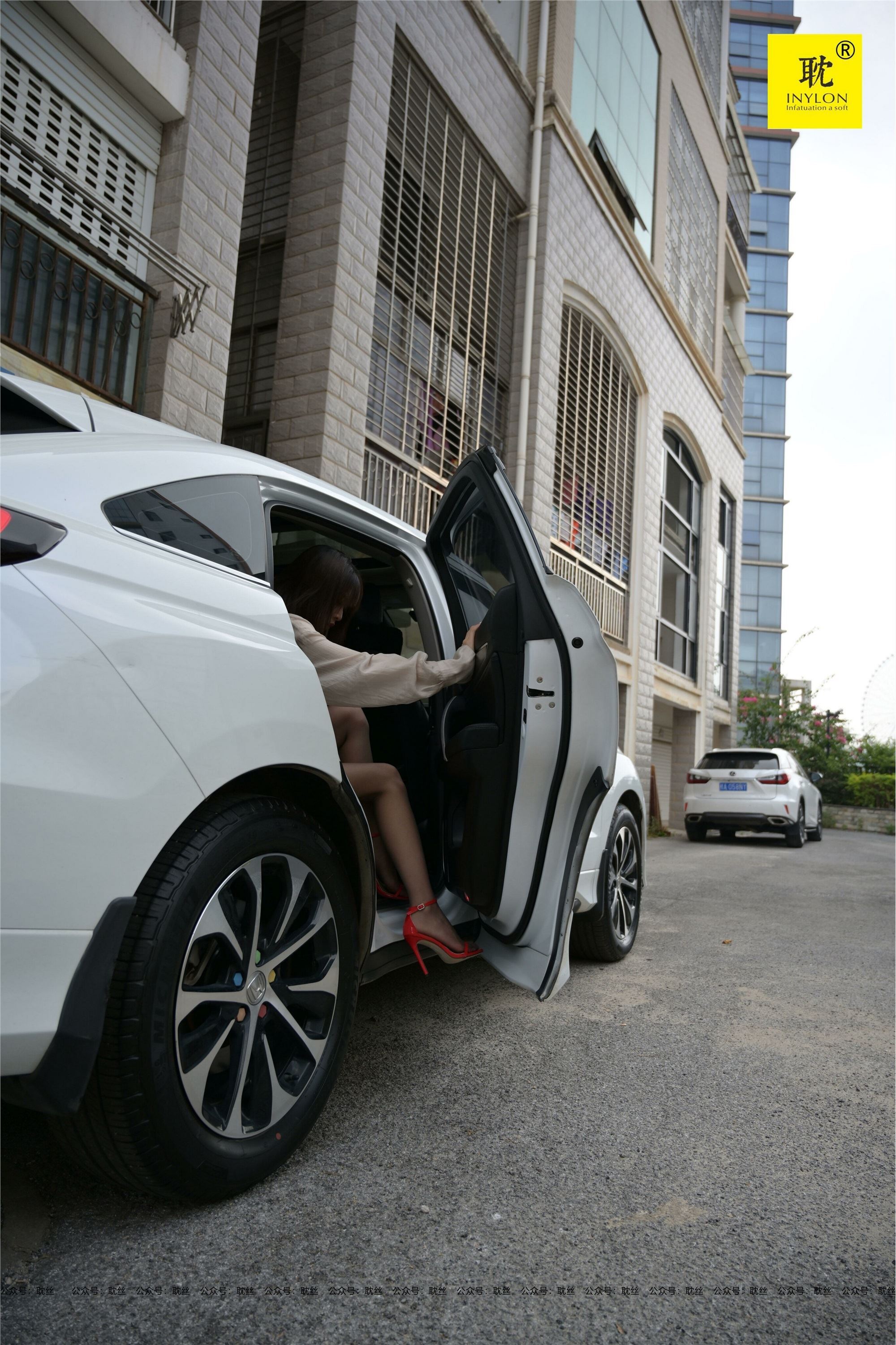 IESS异思趣向  第N种幻想之《一个人下班》④ 丘主管